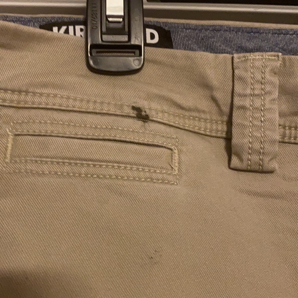 Kirkland men’s 36 waist shorts - Picture 2 of 4